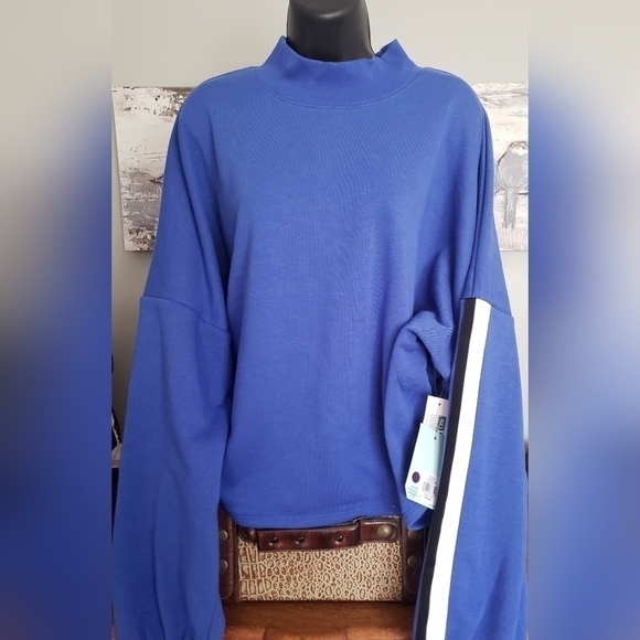 DSG Crop Sweatshirt Navy Blue Size 2XL NWT - Picture 1 of 3